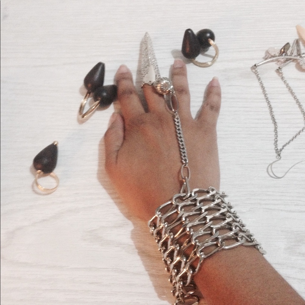 Jewelry - Picture 3 of 3